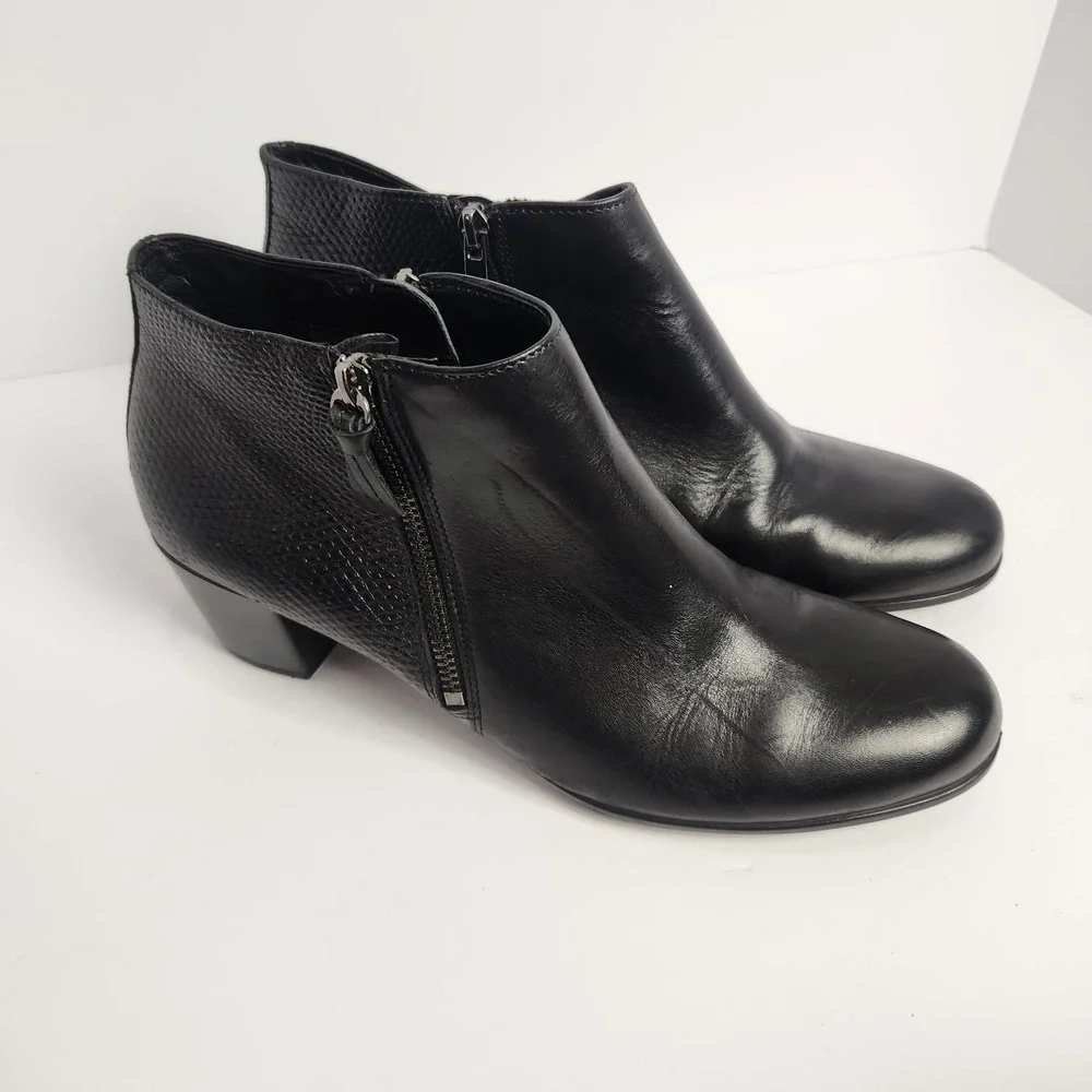 Ecco Women's Black Leather Comfort Minimalist Ankle‎ Booties Size 41 (10-10.5)